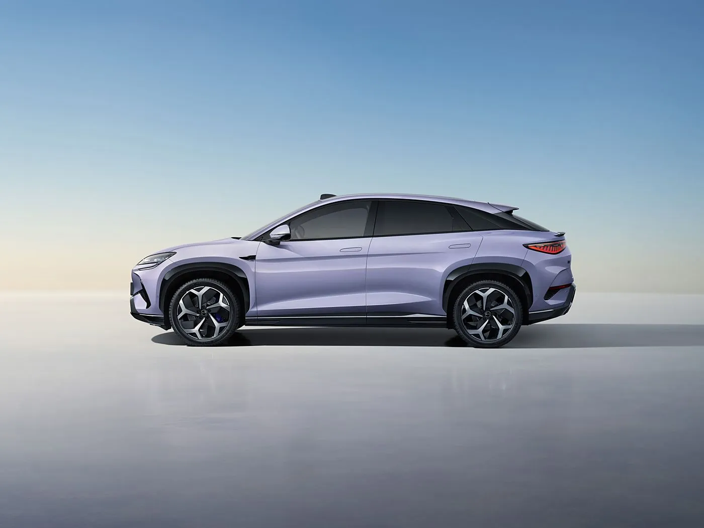 BYD सी लायन 07 DM-i परिष्कृत PHEV लंबी रेंज उन्नत ड्राइवर सहायता