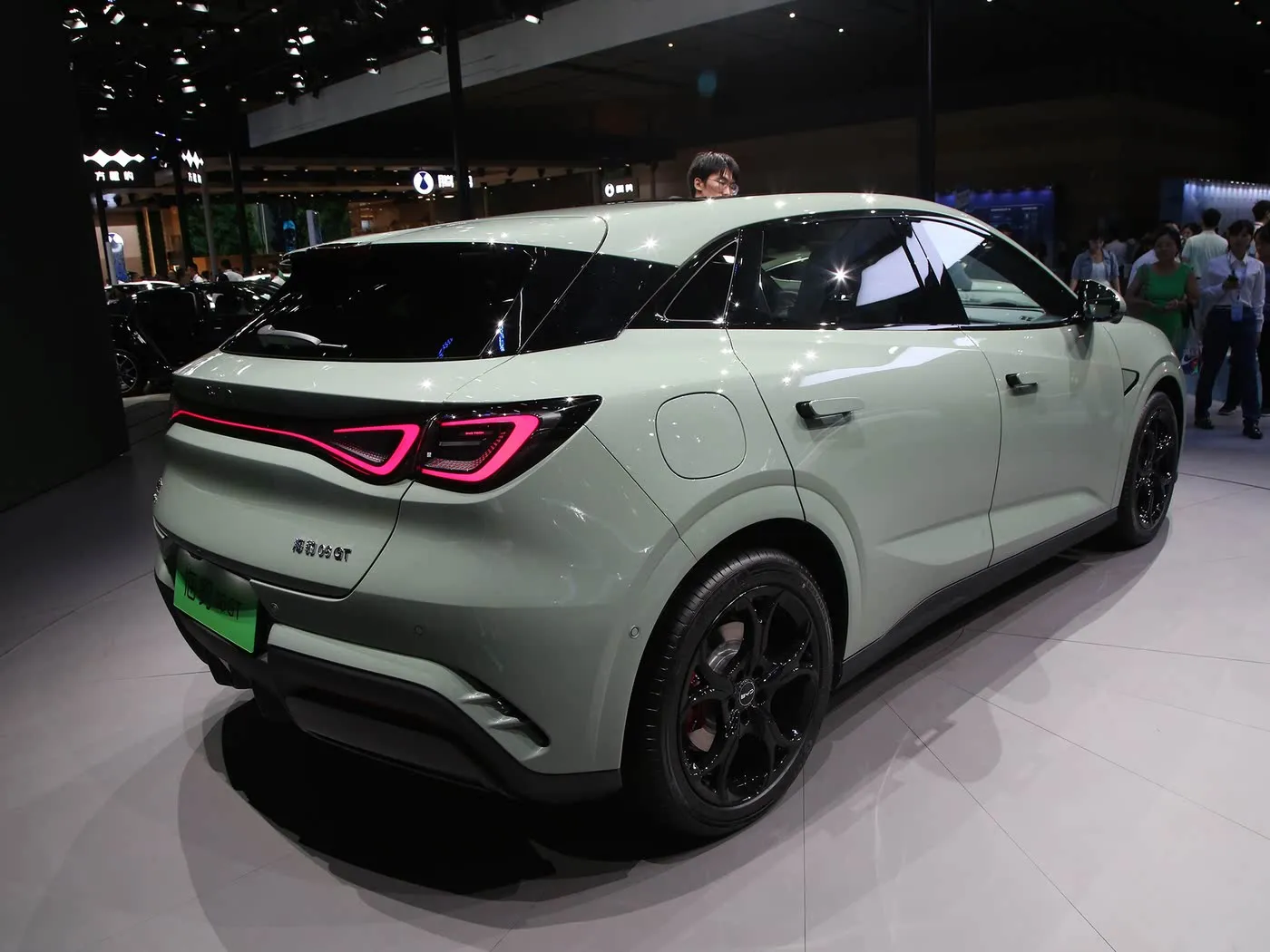 BYD सील 06GT हीटवेव एडिशन इलेक्ट्रिक हैचबैक 550 AWD 3000W मोटर पावर 4x4 मिनी ऑटो डायनामिक लेफ्ट एक्सपीरियंस के साथ
