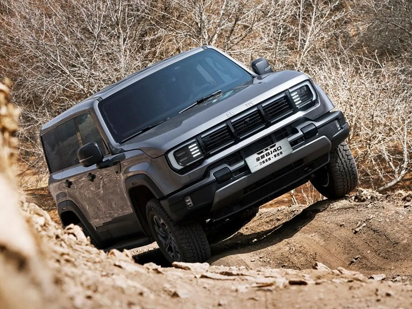 बीजिंग ऑफ-रोड BJ40 कॉम्पैक्ट SUV 4WD, 85L टैंक और पैनोरमिक कैमरा लंबा व्हीलबेस