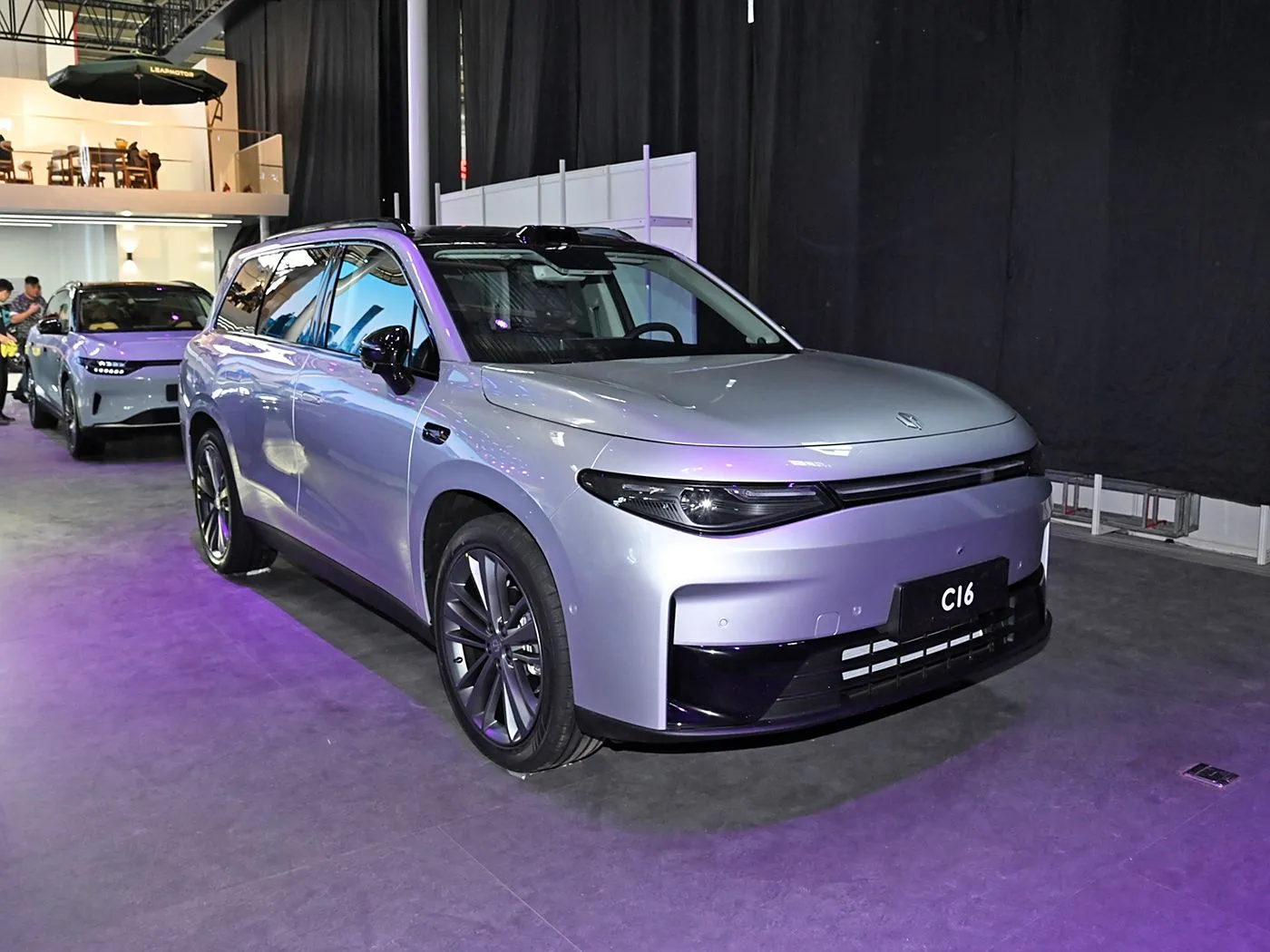 लीपमोटर C16 5-डोर 6-सीटर EV SUV 4WD ड्राइव मोड लेफ्ट स्टीयरिंग इलेक्ट्रिक और हाइब्रिड फ्यूल न्यू एनर्जी ऑटो