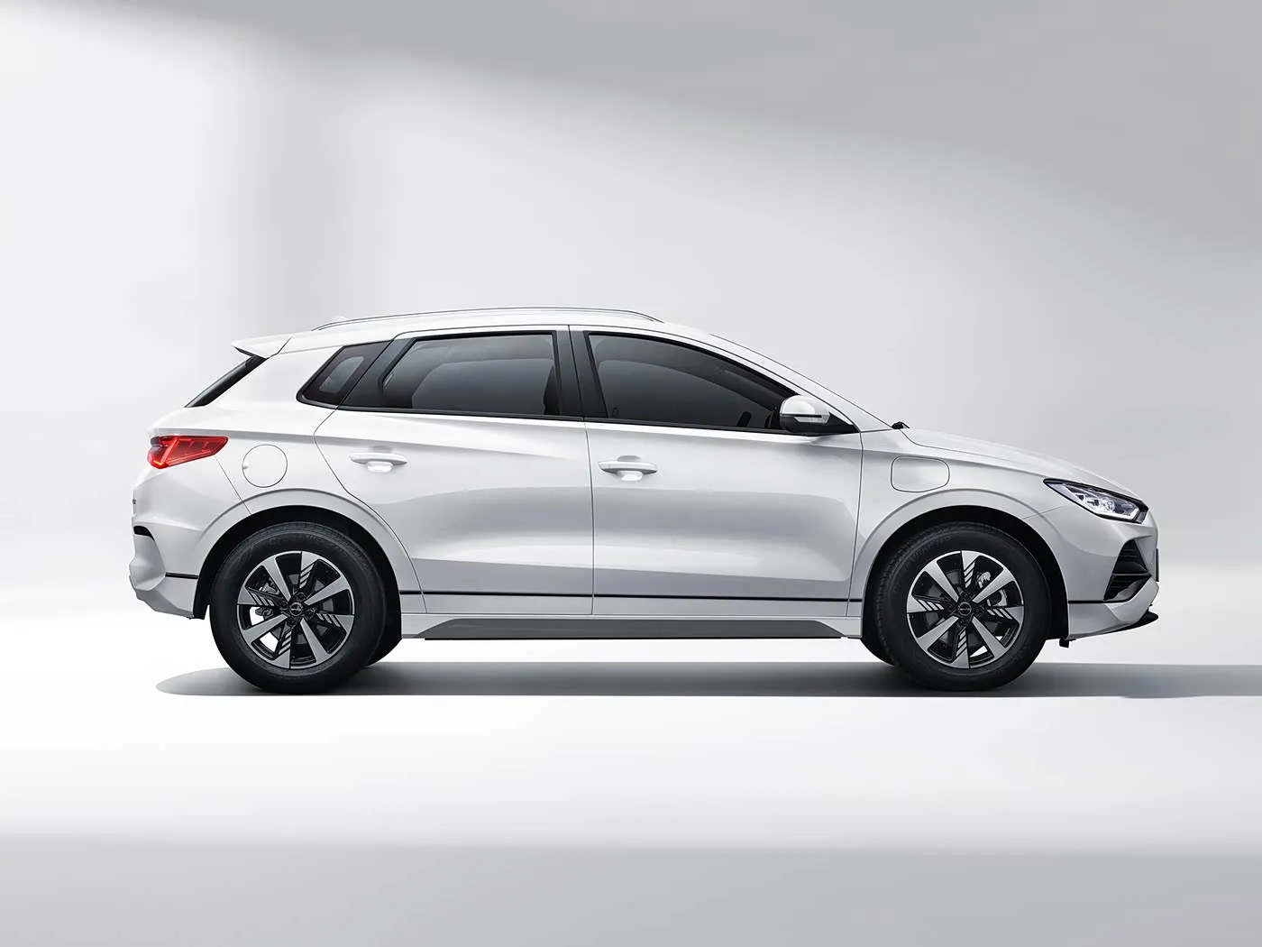 लिथियम बैटरी मोटर के साथ BYD E2 लक्ज़री इलेक्ट्रिक EV सेडान SUV हैचबैक लेफ्ट स्टीयरिंग कार चीन का नया ऊर्जा वाहन