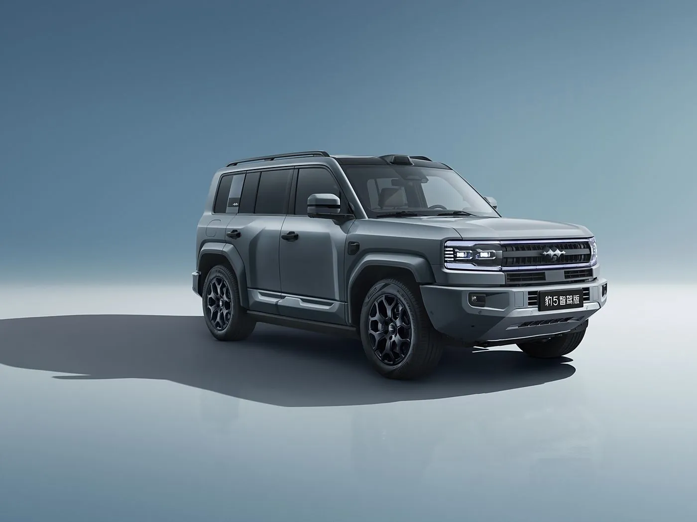 प्रीमियम BYD लेपर्ड 5 हाइब्रिड PHEV ऑफ-रोड एसयूवी w/15.6" स्क्रीन 4x4 ड्राइव 4WD 83L ईंधन टैंक