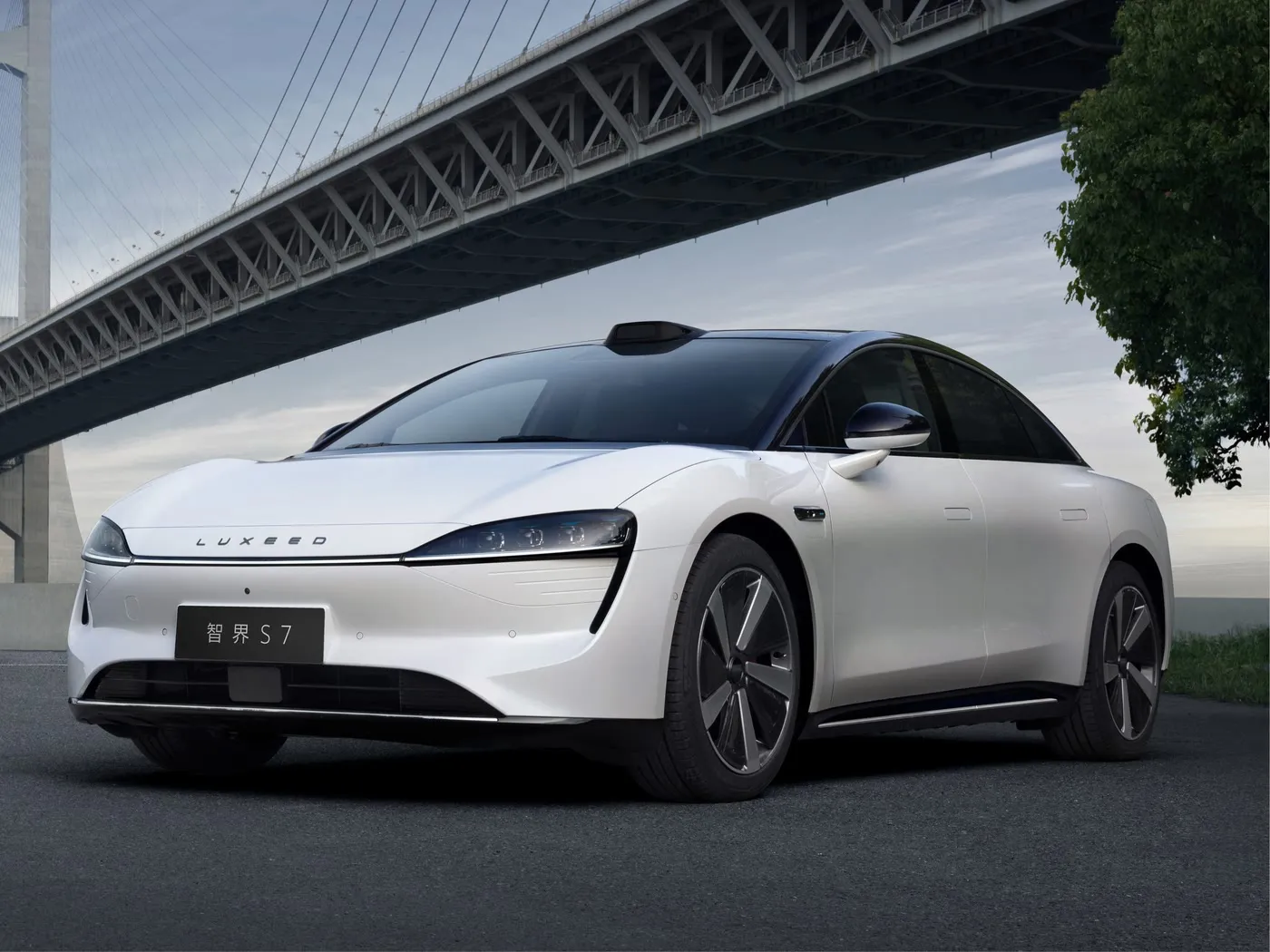 RWD/AWD 4 दरवाजे और 5 सीटों के साथ CHERY LUXEED S7 Exeed लक्ज़री इलेक्ट्रिक न्यू एनर्जी वाहन