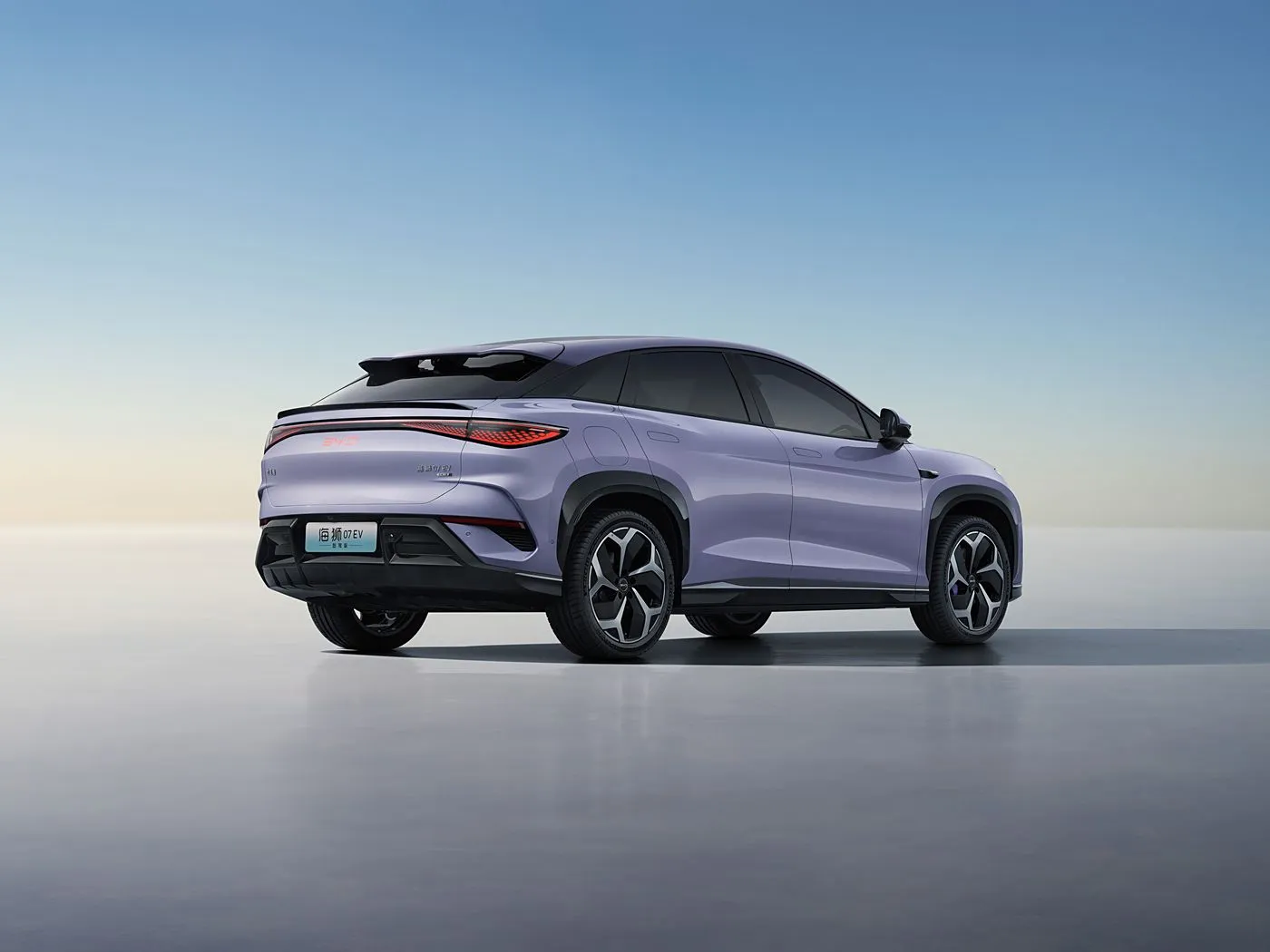 BYD सी लायन 07 DM-i परिष्कृत PHEV लंबी रेंज उन्नत ड्राइवर सहायता