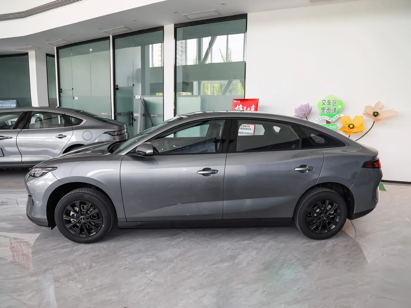 नया मॉडल BYD E7 EV कार 150 किमी/घंटा टॉप स्पीड 136HP 180Nm टॉर्क 5 सीटर इलेक्ट्रिक वाहन