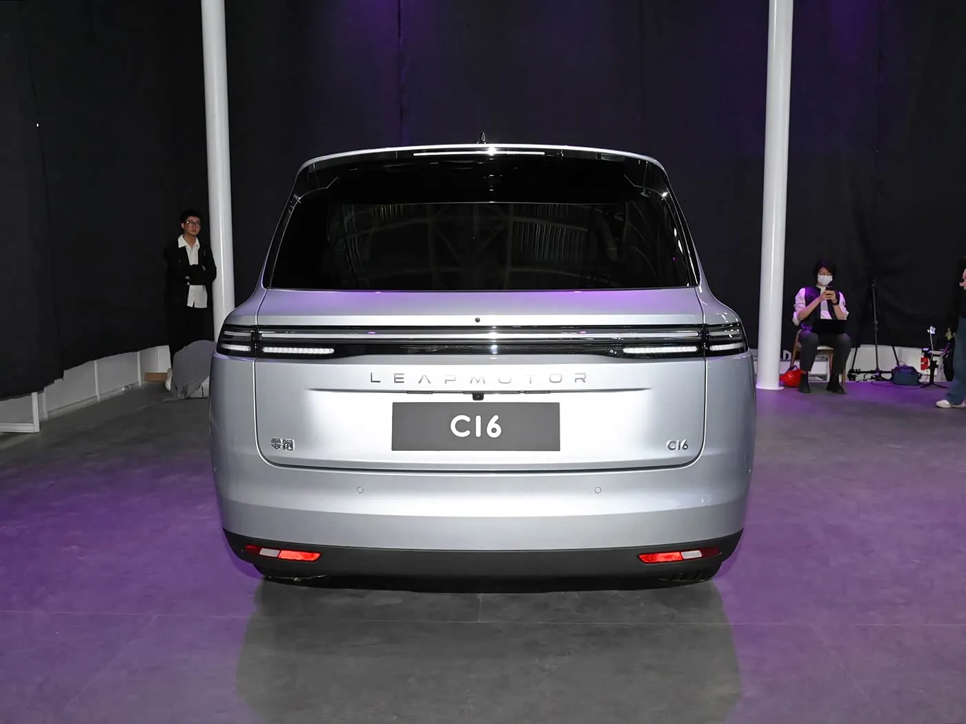 लीपमोटर C16 5-डोर 6-सीटर EV SUV 4WD ड्राइव मोड लेफ्ट स्टीयरिंग इलेक्ट्रिक और हाइब्रिड फ्यूल न्यू एनर्जी ऑटो