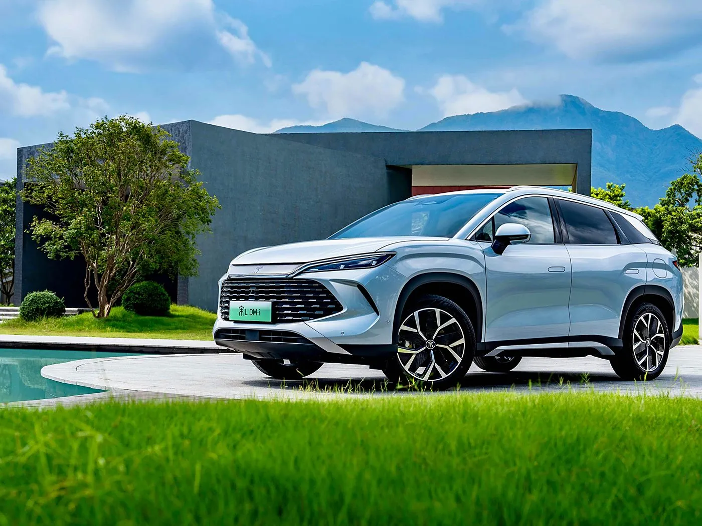 BYD सॉन्ग L DM-i कॉम्पैक्ट PHEV SUV लंबी दूरी, हाई स्पीड नई ऊर्जा वाहन DiPilot 2.0 गर्म सीटें 360° पैनोरमिक कैमरा