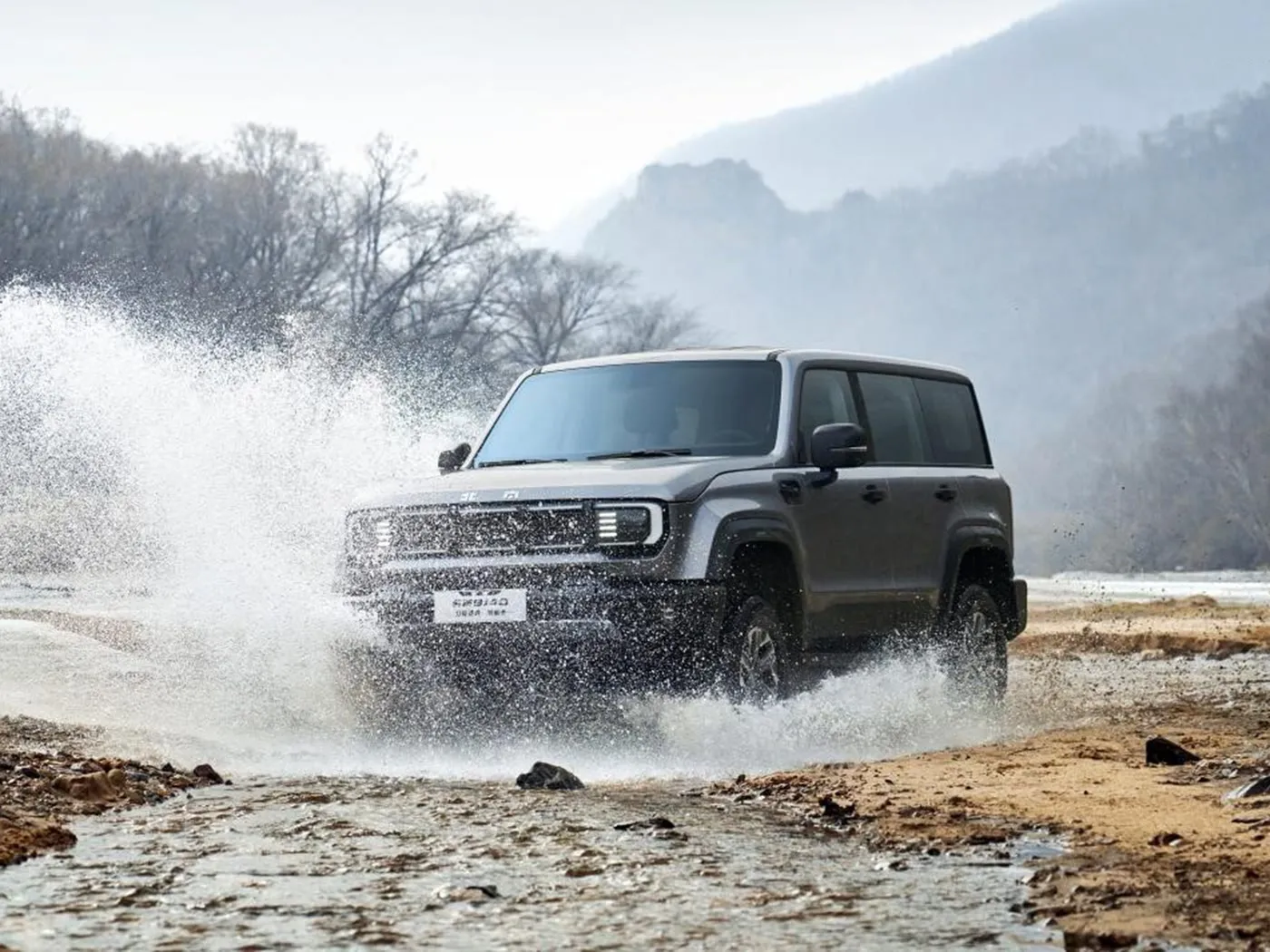 बीजिंग ऑफ-रोड BJ40 कॉम्पैक्ट SUV 4WD, 85L टैंक और पैनोरमिक कैमरा लंबा व्हीलबेस