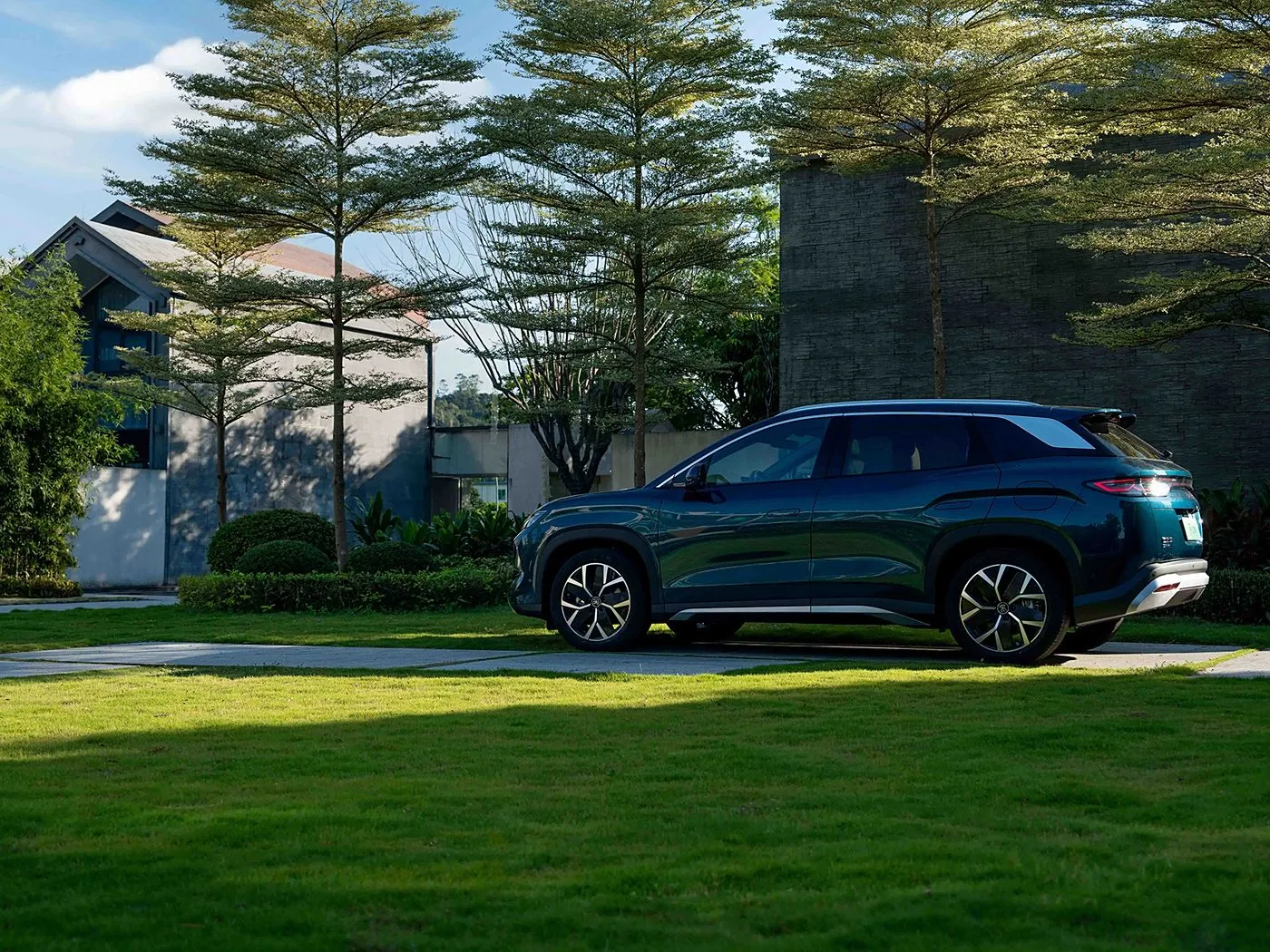 BYD सॉन्ग L DM-i कॉम्पैक्ट PHEV SUV लंबी दूरी, हाई स्पीड नई ऊर्जा वाहन DiPilot 2.0 गर्म सीटें 360° पैनोरमिक कैमरा