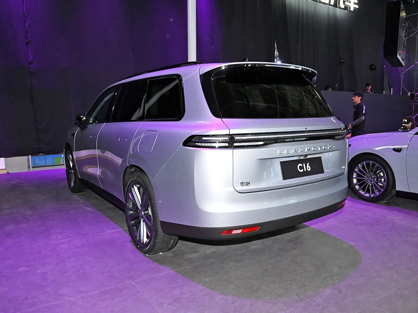 लीपमोटर C16 5-डोर 6-सीटर EV SUV 4WD ड्राइव मोड लेफ्ट स्टीयरिंग इलेक्ट्रिक और हाइब्रिड फ्यूल न्यू एनर्जी ऑटो
